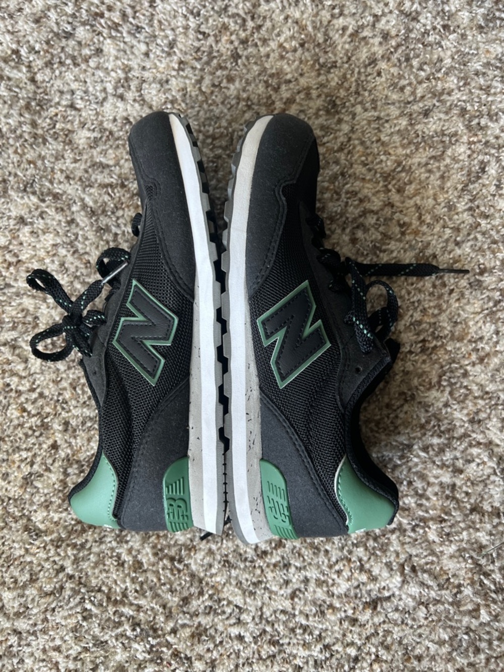 New Balance Black and Mint Green Running Shoes - Picture 2 of 6